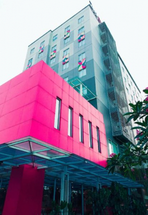 Отель Zuri Express Lippo Cikarang  Ciwareng